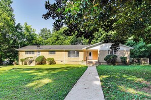House (4 Bedrooms) | Interior - Spacious Yard! Family-friendly Huntsville Home (Huntsville)