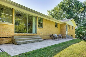 House (4 Bedrooms) | Interior - Spacious Yard! Family-friendly Huntsville Home (Huntsville)