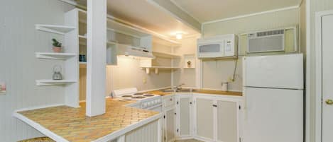 House (1 Bedroom) | Interior