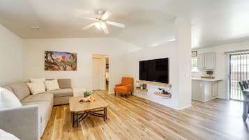 Rumah (3 Bedrooms) | Bagian depan properti