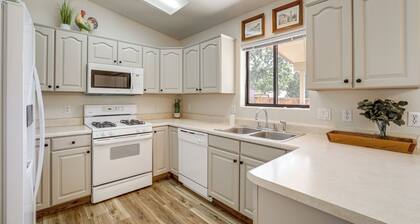 3 Mi to Old Town Cottonwood: Quiet Home w/ Patio