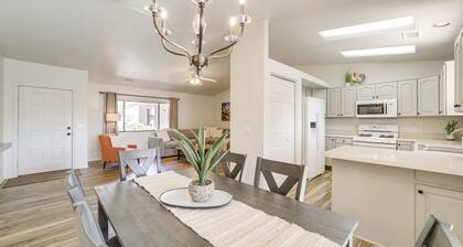 Hike, Shop & Unwind: Cottonwood Home w/ Patio!