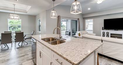 South Gulf Cove Retreat w/ Grill - 13 Mi to Beach!