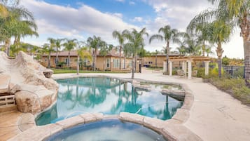 Apartment (2 Bedrooms) | Front of property