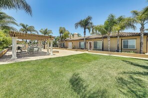 Apartment (2 Bedrooms) | Interior - 10 Mi to Dtwn: Riverside Triplex w/ Pool (Riverside)