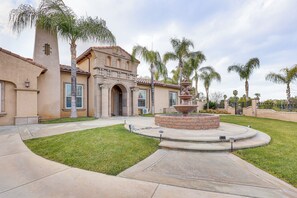 Apartment (2 Bedrooms) | Interior - 10 Mi to Dtwn: Riverside Triplex w/ Pool (Riverside)