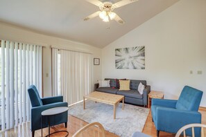 TV, fireplace, DVD player, books