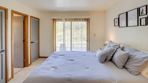 3 slaapkamers, een bureau, een laptopwerkplek, beddengoed