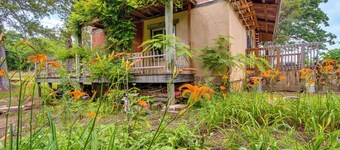 4 Mi to Historic District: Calico Rock Cabin!