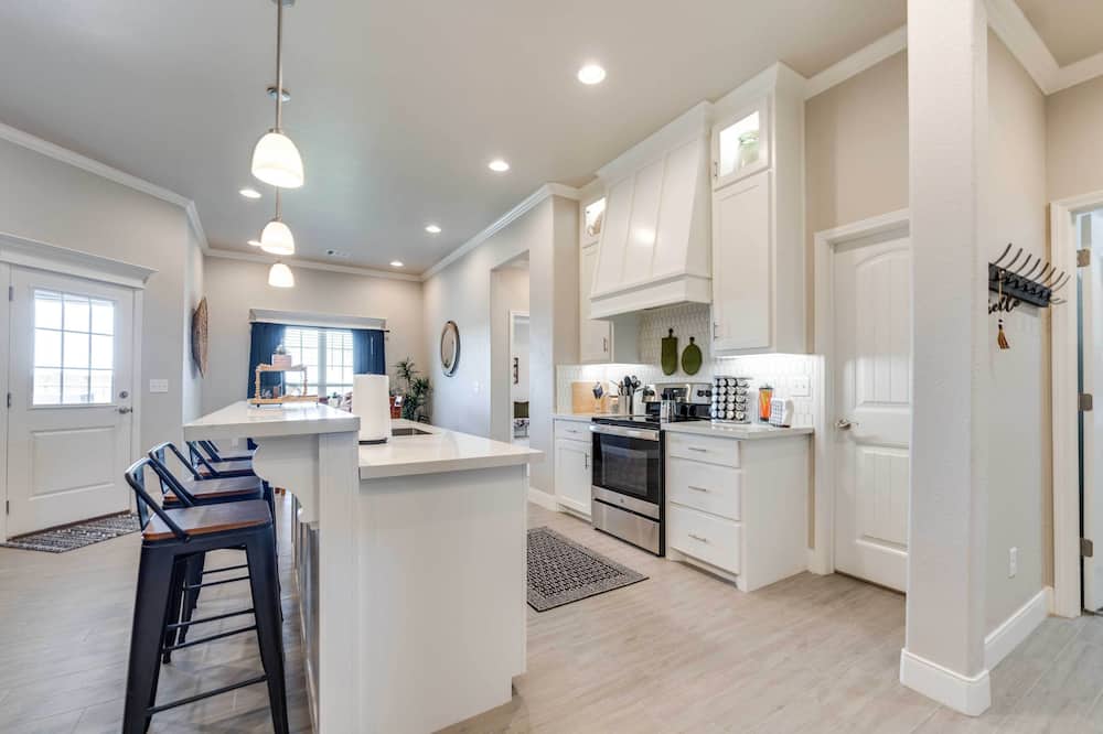 Texas Home w/ Hot Tub: 3 Mi to Downtown Canyon! - Happy, TX