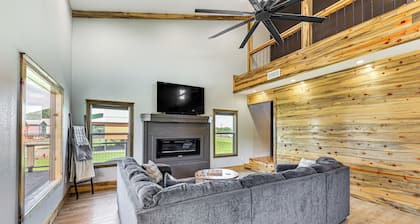 Family Tradition Glenwood Cabin w/ River Access!