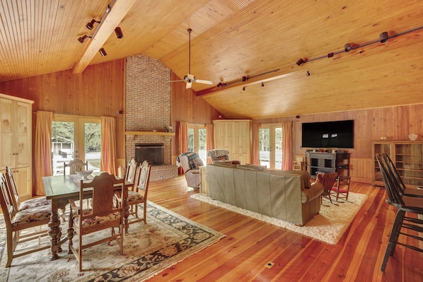 House (3 Bedrooms) | Interior - Private Walterboro Estate w/ Deck + Fire Pit! (Walterboro)