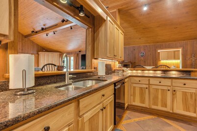 Private Walterboro Estate w/ Deck + Fire Pit!