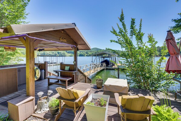 House (3 Bedrooms) | Interior - Lakefront Blairsville House w/ Game Room & Hot Tub (Blairsville)