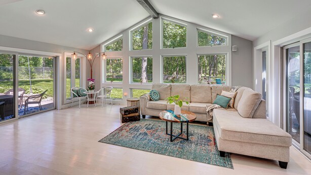 TV, fireplace, books - Expansive Fontana Home < 2 Mi to Geneva Lake! (Fontana)