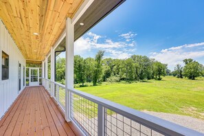 House (3 Bedrooms) | Interior - Riverfront Murfreesboro Cabin w/ Fire Pit (Nashville)