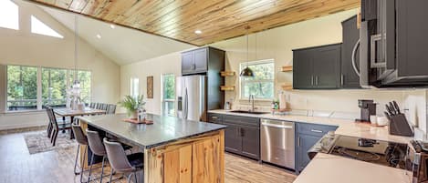 House (3 Bedrooms) | Interior