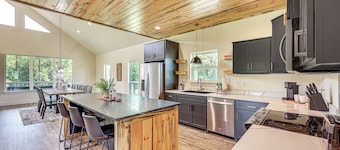 Riverfront Murfreesboro Cabin w/ Fire Pit