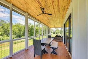 المنشأة من الداخل