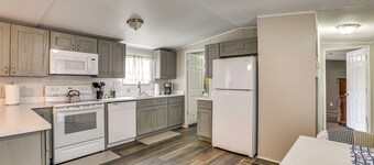 Elloree Vacation Rental ~ 7 Mi to Lake Marion!