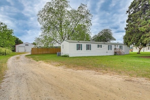 Interior - Elloree Vacation Rental ~ 7 Mi to Lake Marion! (Santee)