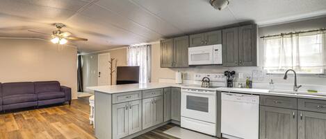 House (3 Bedrooms) | Interior