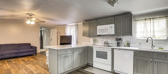 Elloree Vacation Rental ~ 7 Mi to Lake Marion!