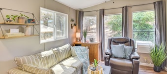 La Grange Home w/ Covered Patio & Gas Grill!