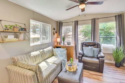 La Grange Home w/ Covered Patio & Gas Grill!