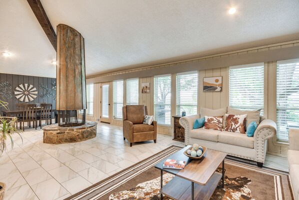 House (4 Bedrooms) | Front of property