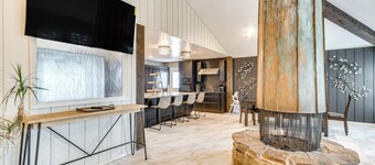 Remote Texas Retreat: Hot Tub, Deck, Grill!