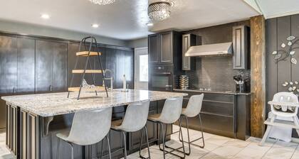 Remote Texas Retreat: Hot Tub, Deck, Grill!