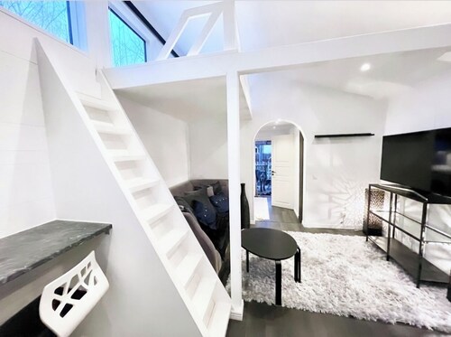 Stuga i Lugnt Villaområde tio Minuter Från Stockholm!