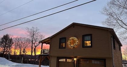 Lake View*Hot Tub*Sunsets*Fire Pit*Pet Friendly*