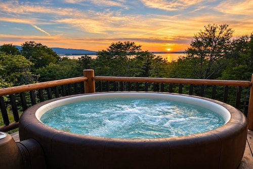 Lake View*Hot Tub*Sunsets*Fire Pit*Pet Friendly*