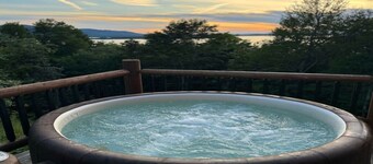 Lake View*Hot Tub*Sunsets*Fire Pit*Pet Friendly*