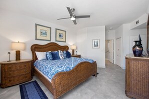 2 bedrooms, internet, bed sheets - 🌴Great Water Views, Fabulous Location-Palm Harbor #403🌴 (Fort Myers Beach)