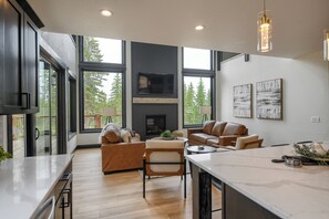 TV connectée, cheminée, jeux vidéo