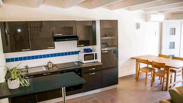 Réfrigérateur, micro-ondes, four, lave-vaisselle