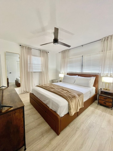 Charming 2-bedroom house in fabulous Port Charlotte with All you need.