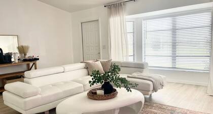 Charming 2-bedroom house in fabulous Port Charlotte with All you need.