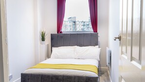 Unclassified image, 4 of 10, button - 2 Bedrooms-4 Guests-babycot-wifi-freeparking (London)
