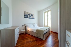 Leilighet, balkong, utsikt mot innsjø | 2 soverom, strykejern/-brett, barnesenger og wi-fi (inkludert)