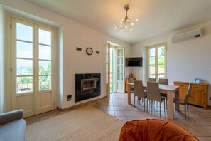 Apartment, Balcony, Lake View | Living area
