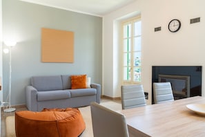 Appartement, balcon, vue lac | Coin séjour