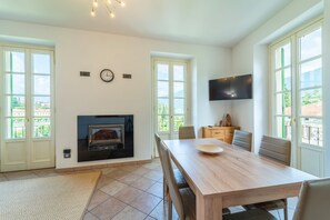 Appartement, balcon, vue lac | Coin séjour