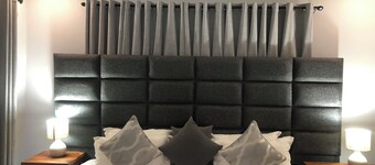 Marvelous 4-bedroom house with WiFi in Victoria Falls