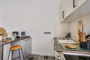 Fridge, microwave, oven, dishwasher