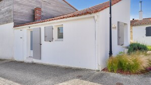A white building with a tiled roof, a chimney, and a door with shutters. - Quiet location - 5min from La Terrière beach (La Tranche-sur-Mer)