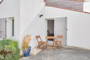 تناول الطعام بالخارج